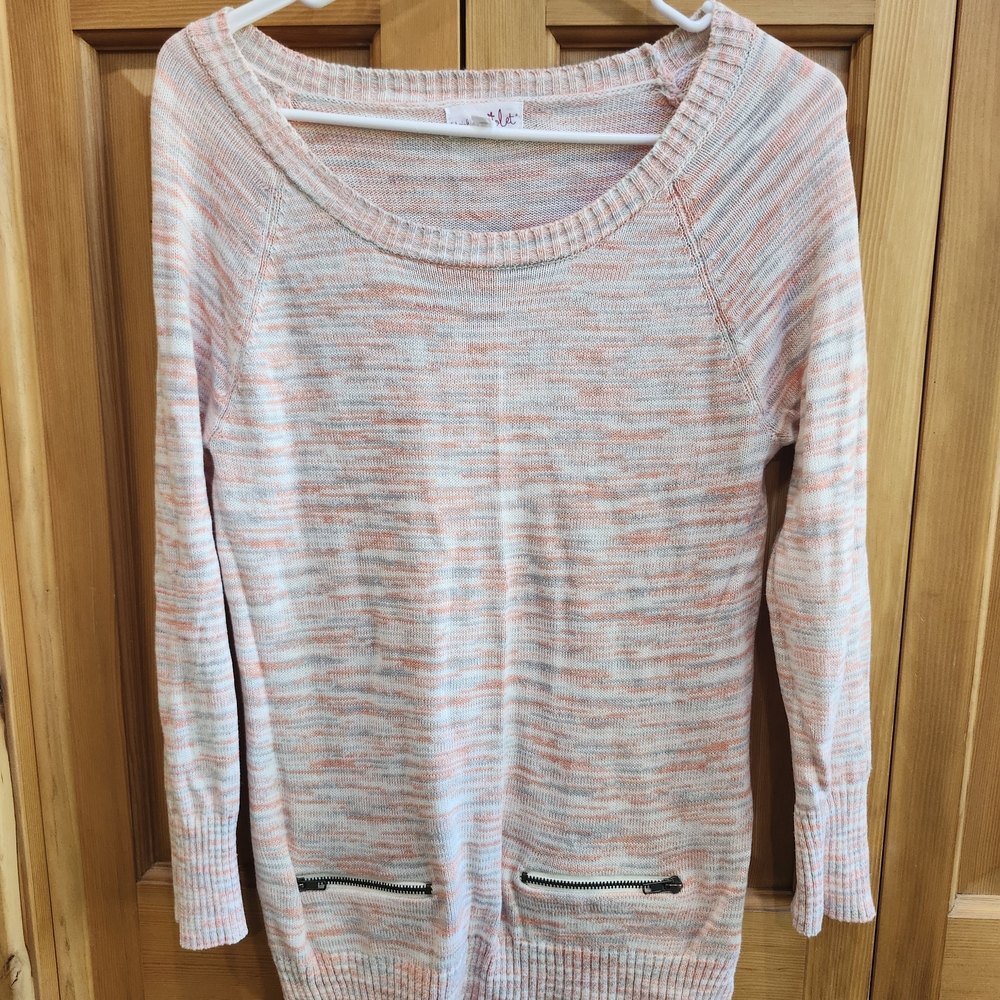 Shrinking Violet Pink and White Crew Neck Sweater Lightweight Knit